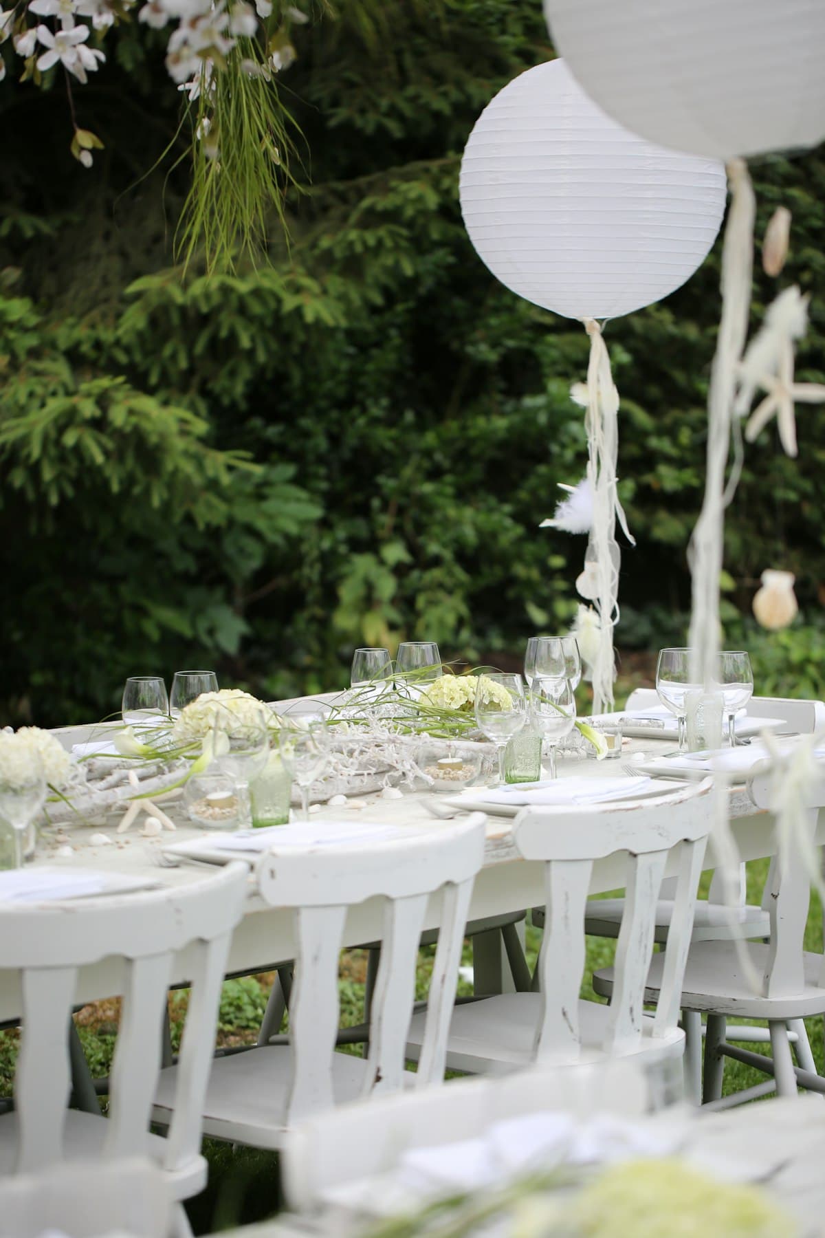An outdoor fine-dining place setting